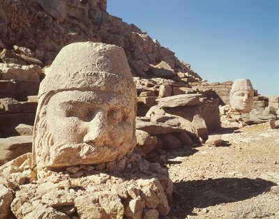 Kolossaler Kopf von Herakles und Antiochus von der Westterrasse von Greek